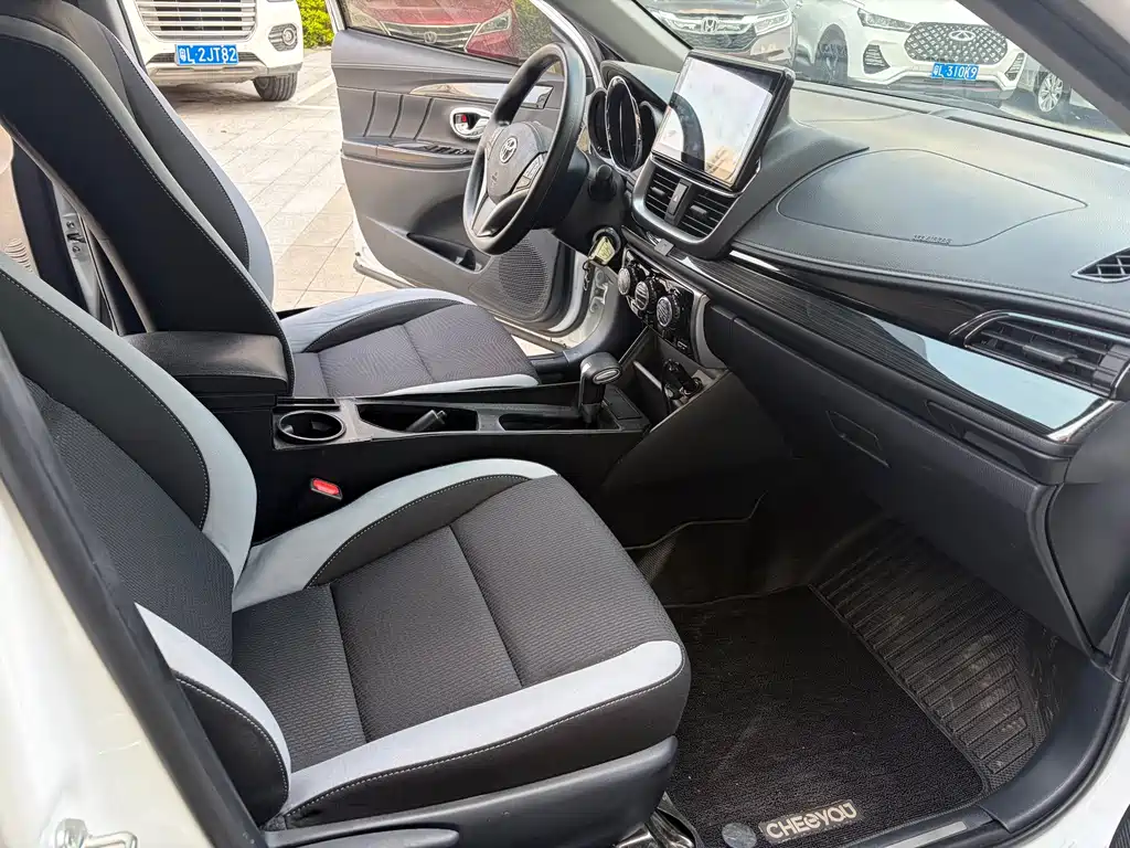 Toyota Yaris L — миниатюра 10