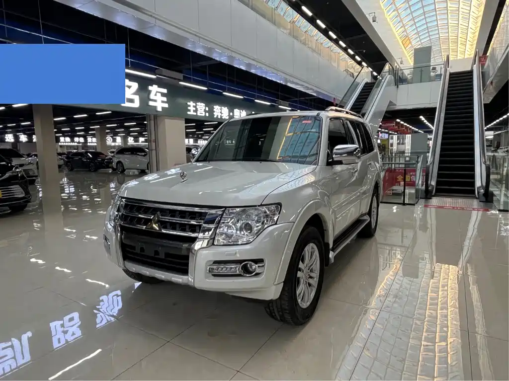 Mitsubishi Pajero (Import) 2019