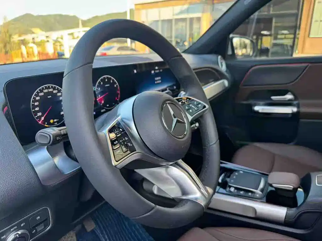 Mercedes-Benz GLB — миниатюра 6