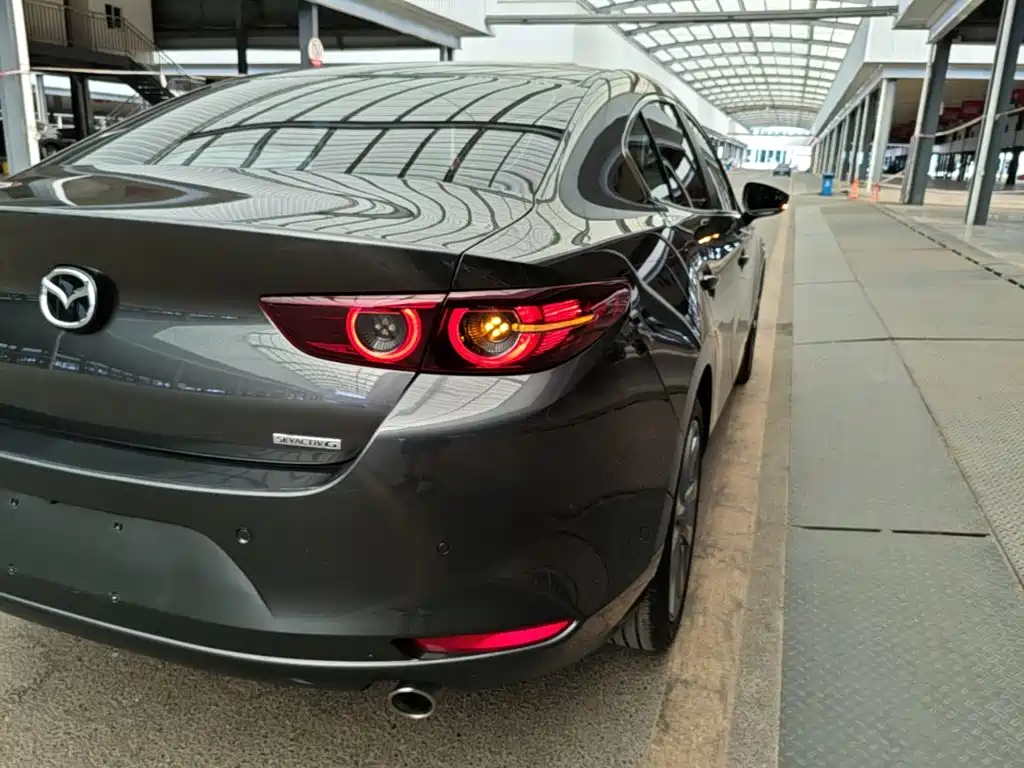 Mazda 3 Axela — миниатюра 8