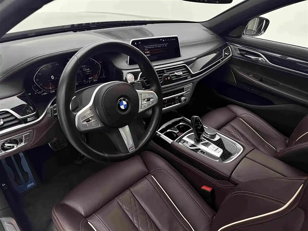 BMW 7 Series — миниатюра 17