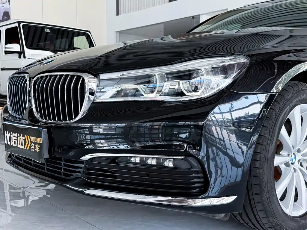 BMW 7 Series — миниатюра 6