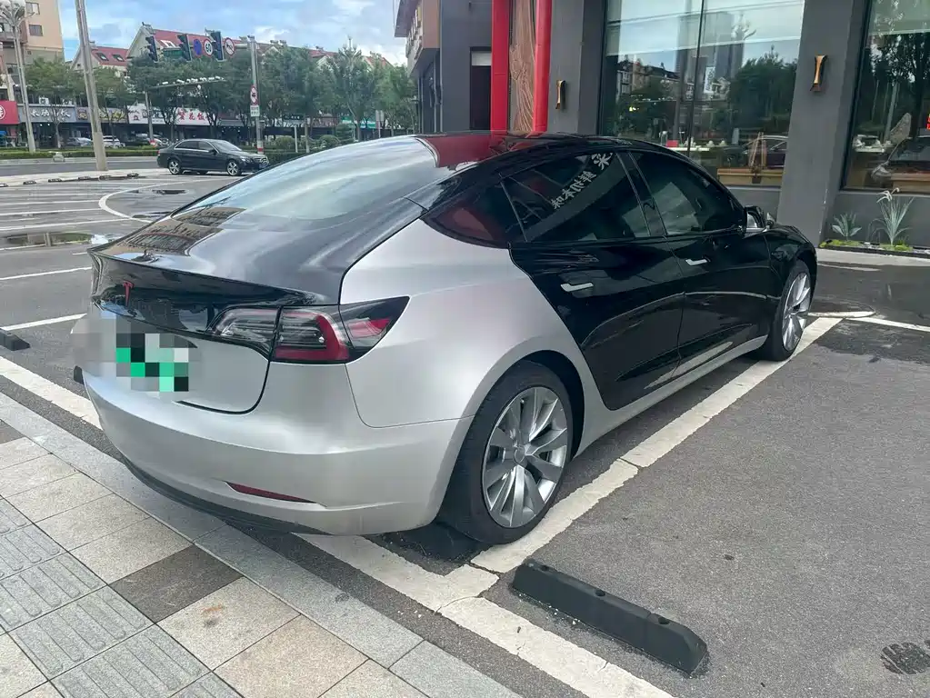 Tesla Model 3 — миниатюра 7