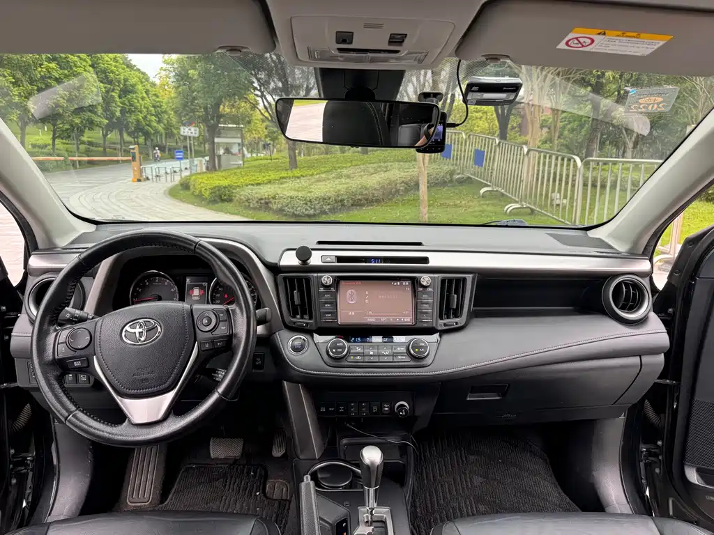 Toyota RAV4 — миниатюра 5