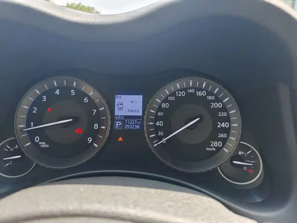 Infiniti Q70 — миниатюра 9