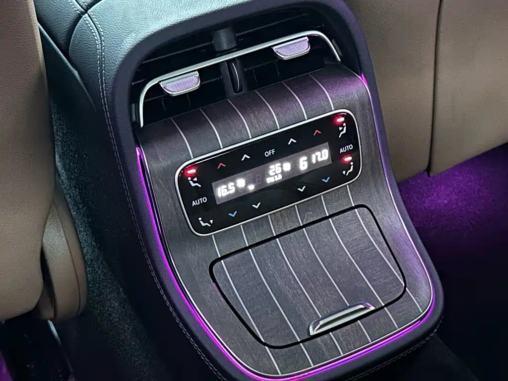 Mercedes-Benz E-Class — миниатюра 13