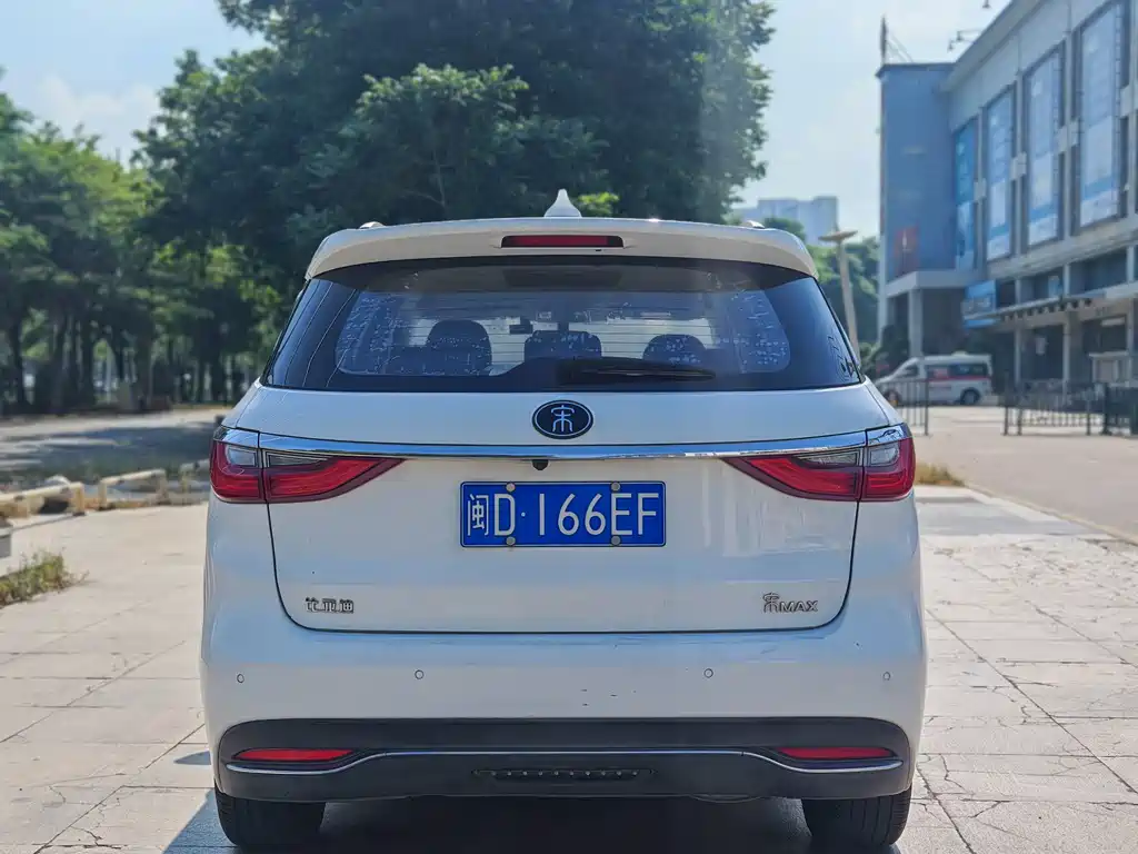 BYD MAX — миниатюра 5