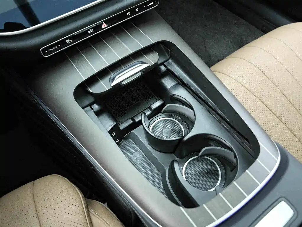 Mercedes-Benz E-Class — миниатюра 10