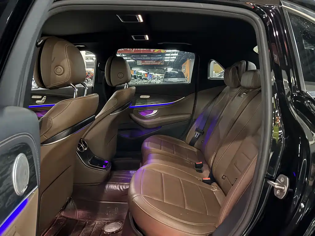 Mercedes-Benz E-Class — миниатюра 5
