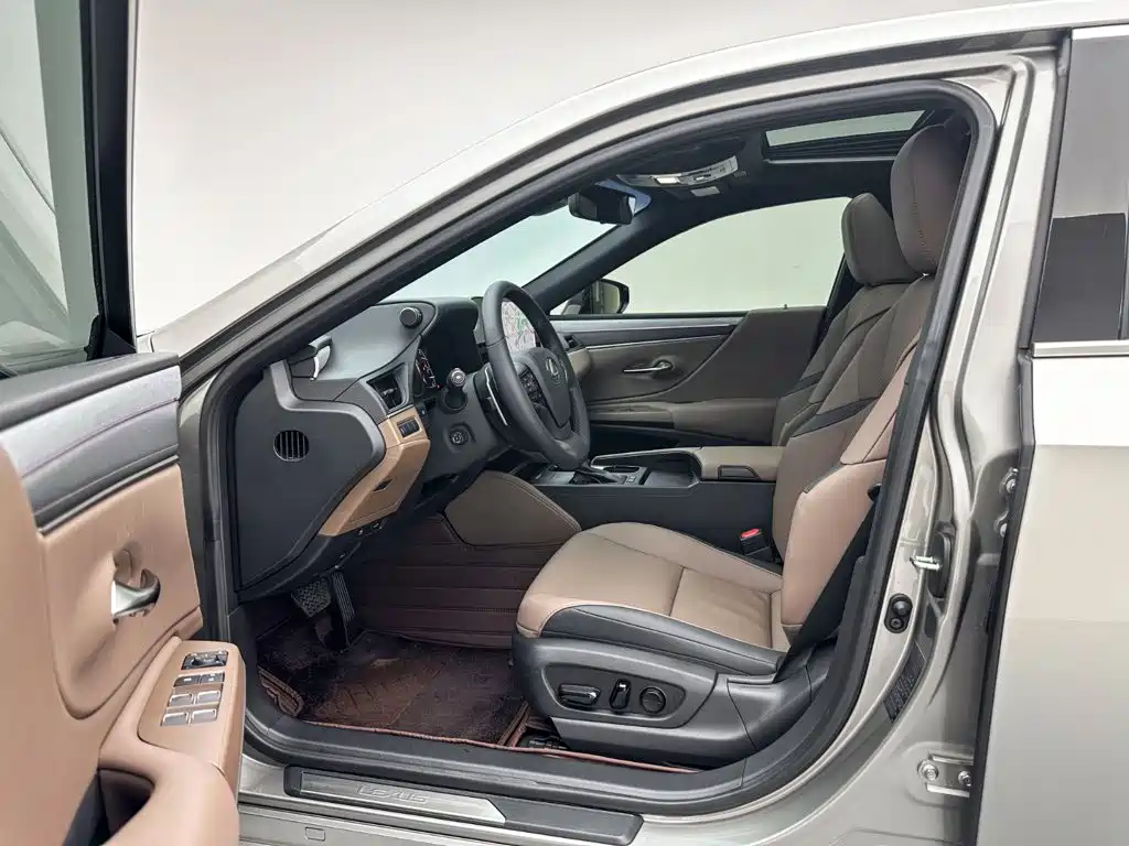 Lexus ES — миниатюра 12