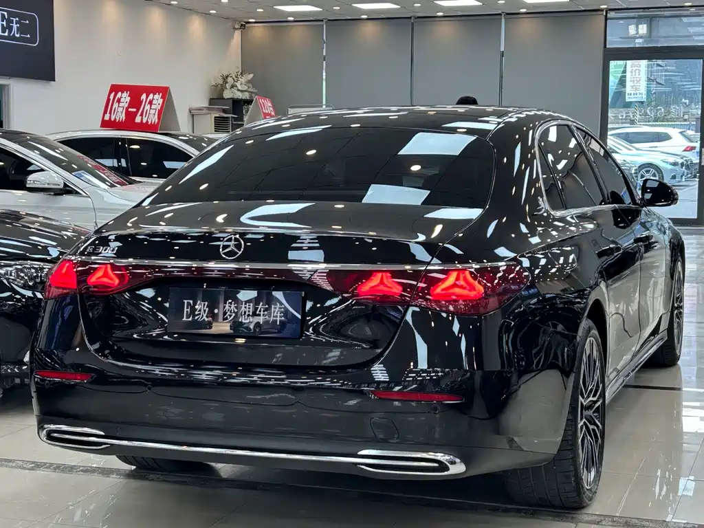 Mercedes-Benz E-Class — миниатюра 5