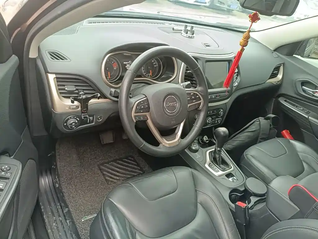 Jeep Cherokee — миниатюра 10