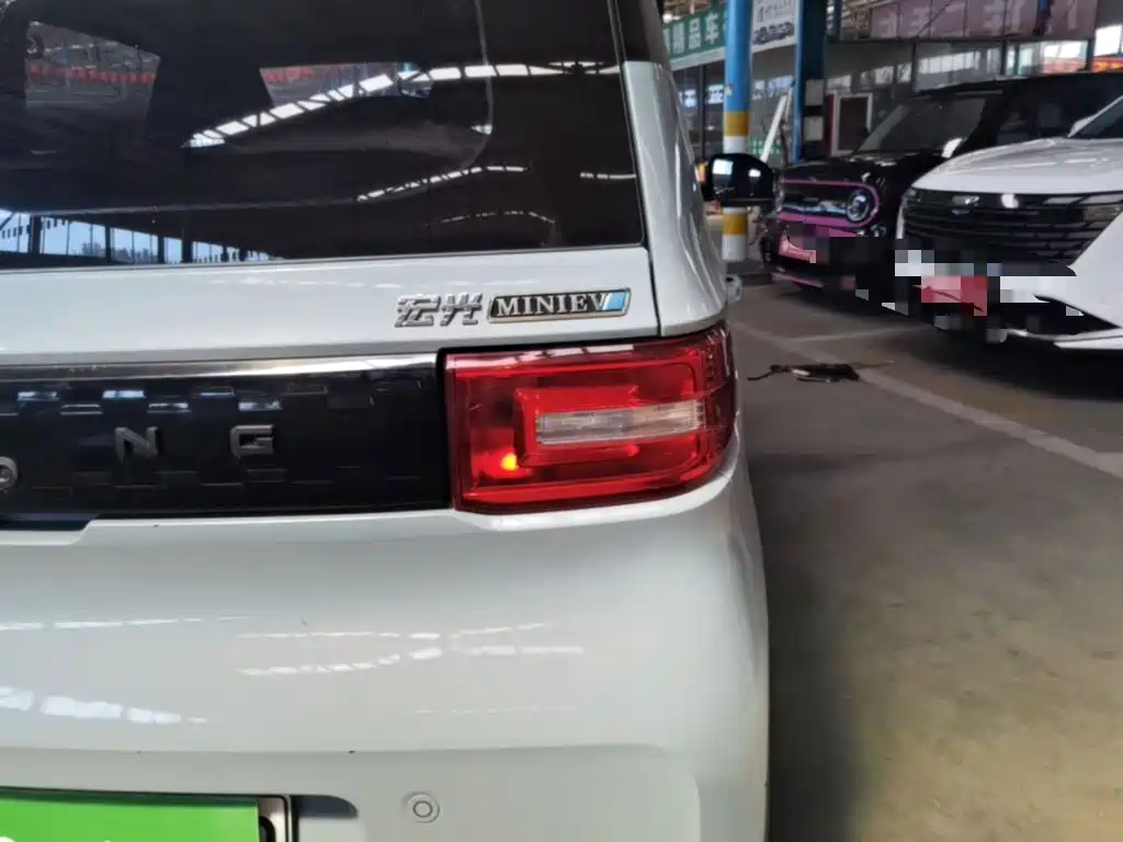 Wuling MINIEV — миниатюра 8