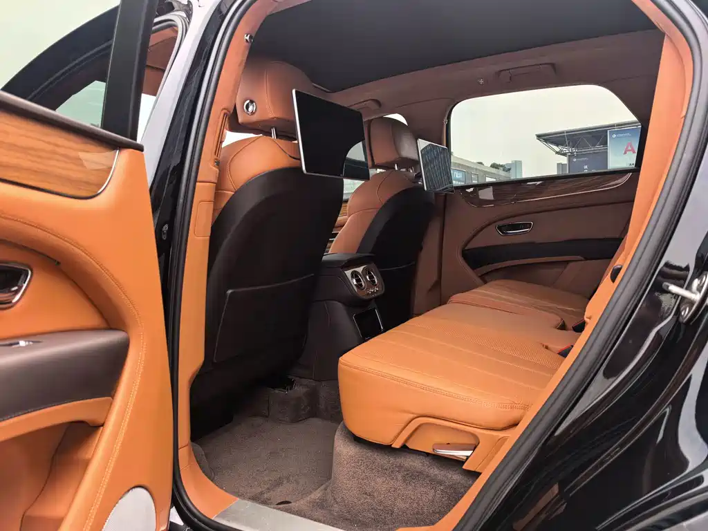 Bentley Bentayga — миниатюра 9