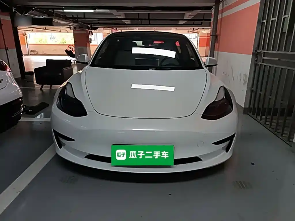 Tesla Model 3 — миниатюра 3