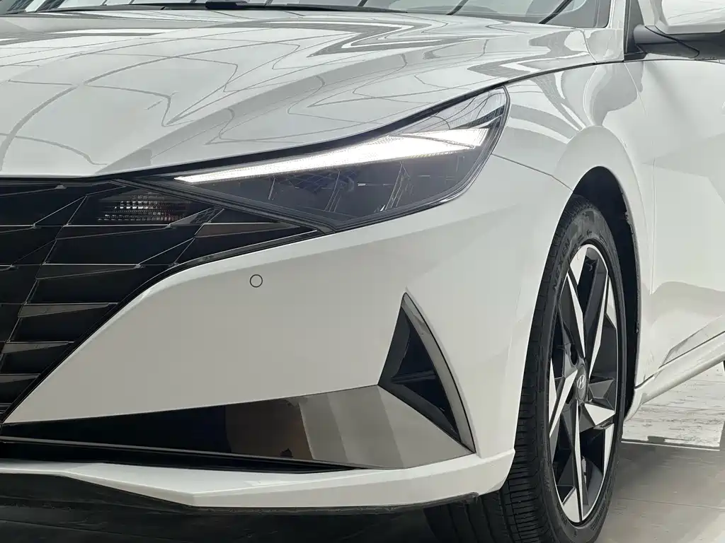 Hyundai Elantra — миниатюра 7