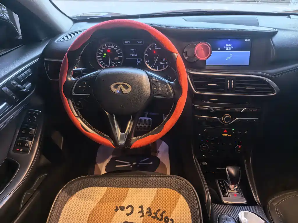 Infiniti QX30 — миниатюра 11