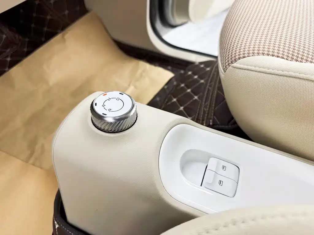 Wuling MINIEV — миниатюра 11
