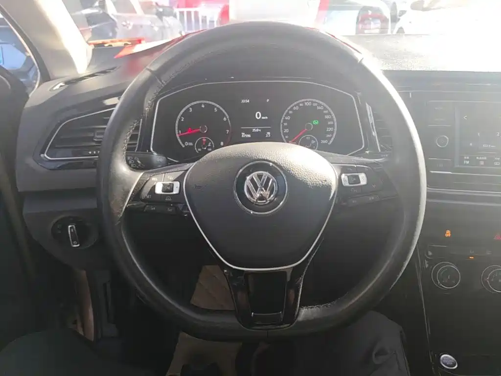 Volkswagen T-Roc — миниатюра 11