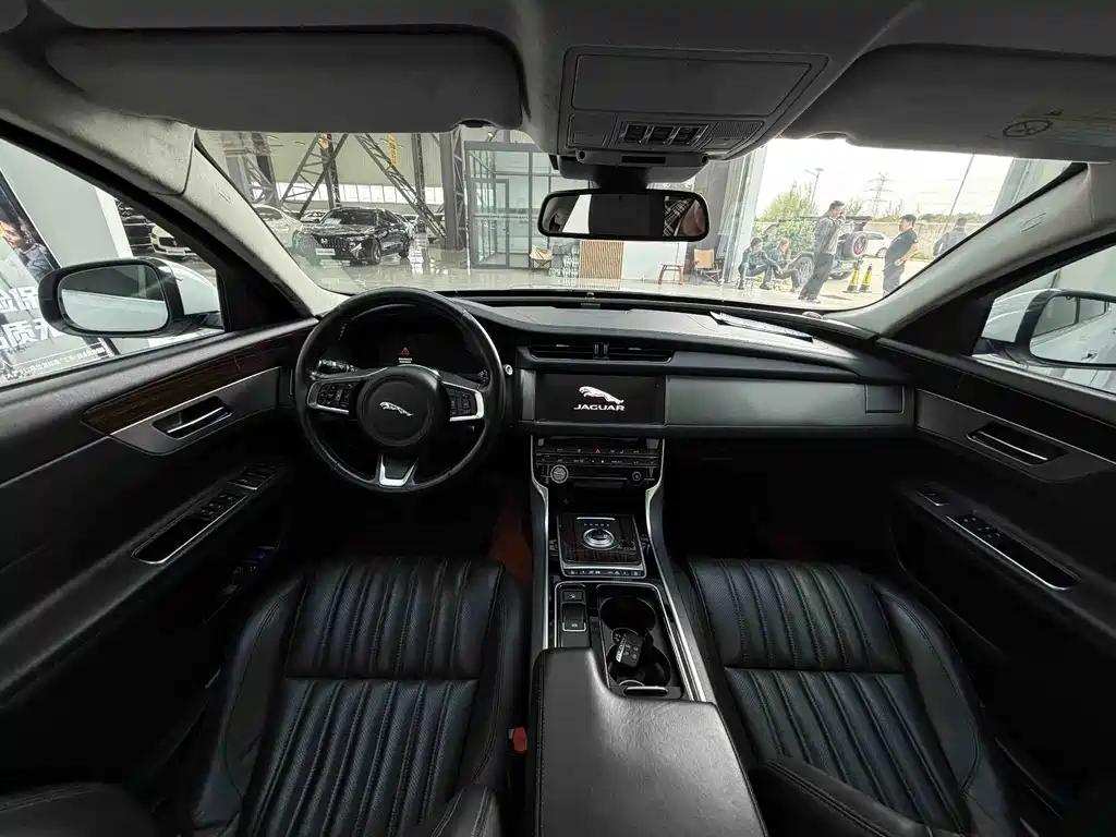 Jaguar XFL — миниатюра 5