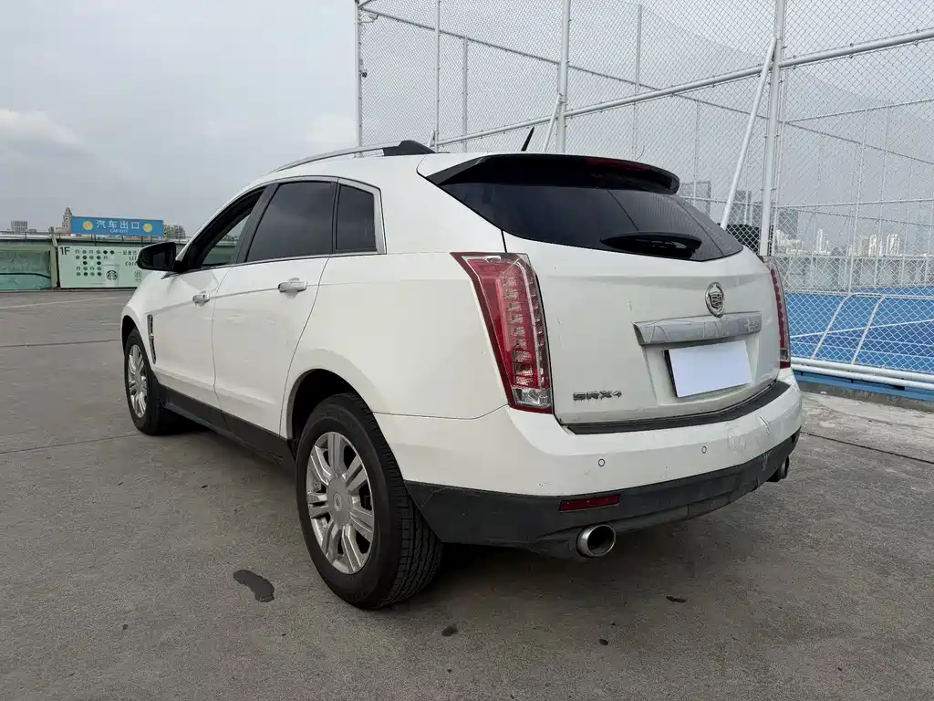 Cadillac SRX — миниатюра 6