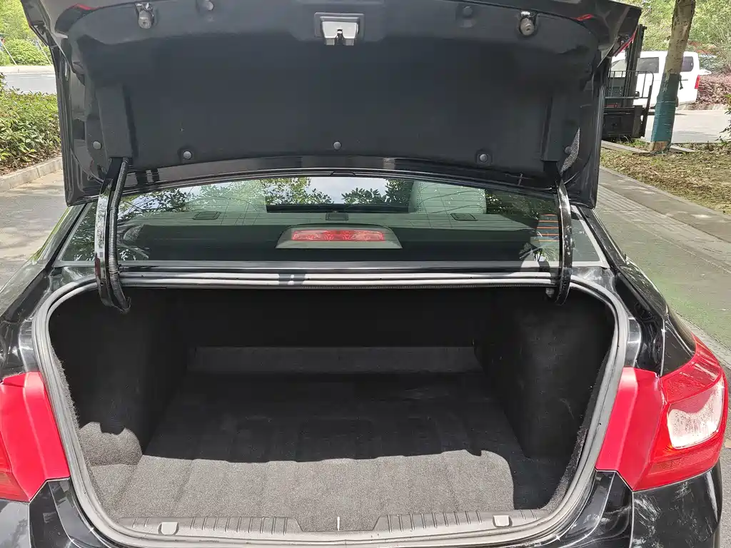 Chevrolet Cruze — миниатюра 16