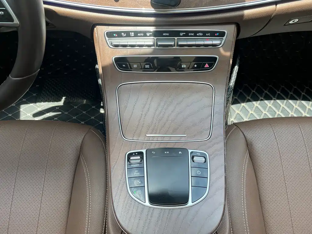 Mercedes-Benz E-Class — миниатюра 13