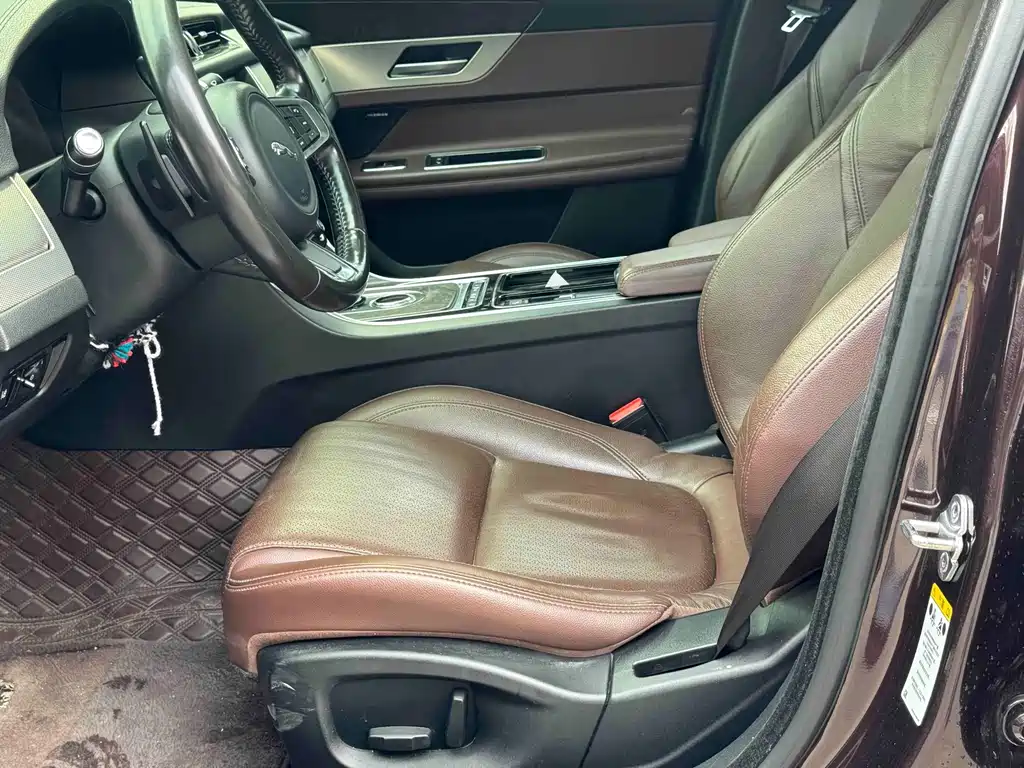 Jaguar XFL — миниатюра 5