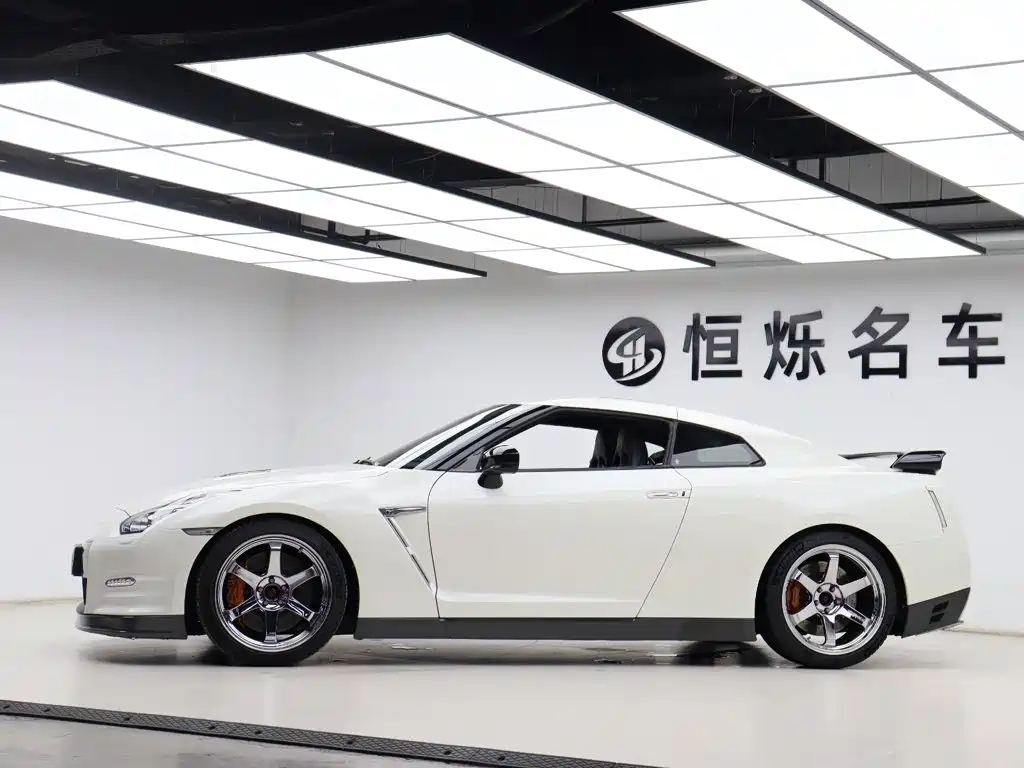 Nissan GT-R — миниатюра 25
