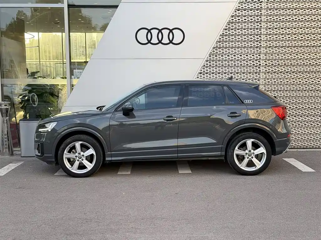 Audi Q2L — миниатюра 3