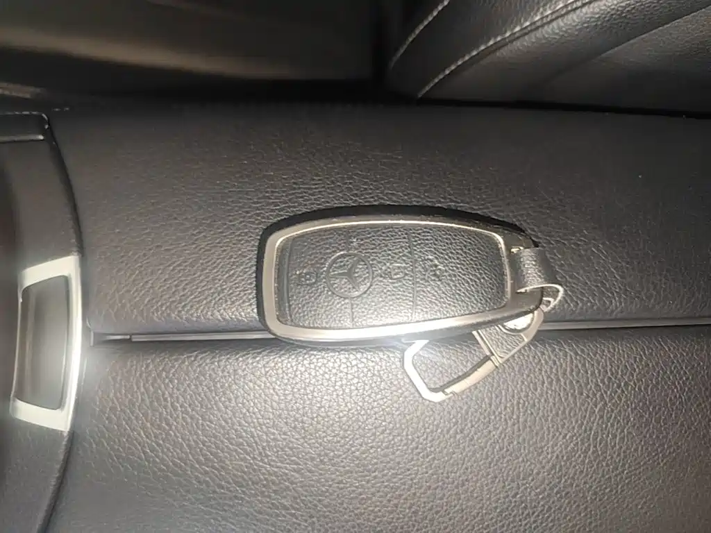 Mercedes-Benz E-Class — миниатюра 9