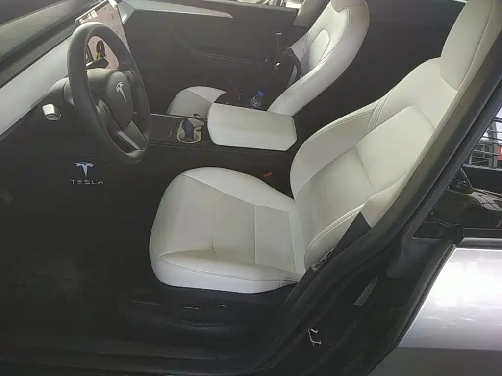 Tesla Model Y — миниатюра 15