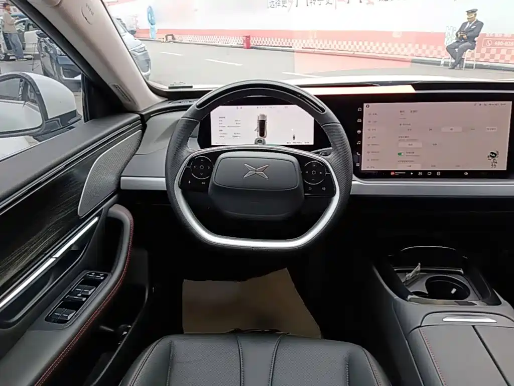 XPeng P7 — миниатюра 11