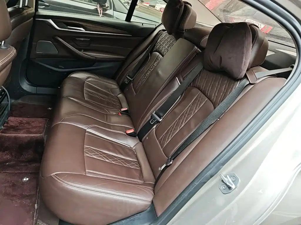 BMW 5 Series — миниатюра 17