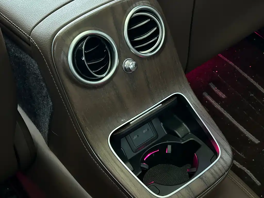 Mercedes-Benz E-Class — миниатюра 12