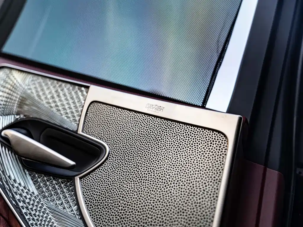 Lexus LS — миниатюра 11