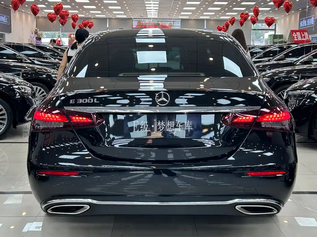 Mercedes-Benz E-Class — миниатюра 4