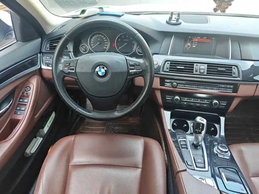 BMW 5 Series — миниатюра 3