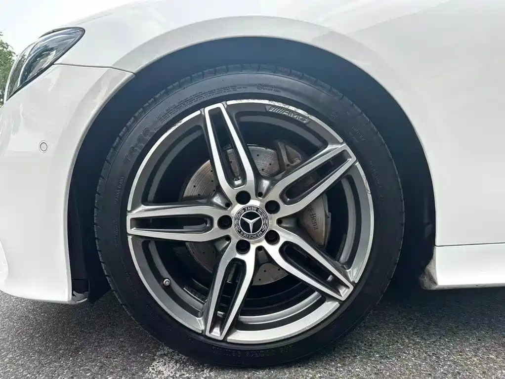 Mercedes-Benz E-Class (Import) — миниатюра 12