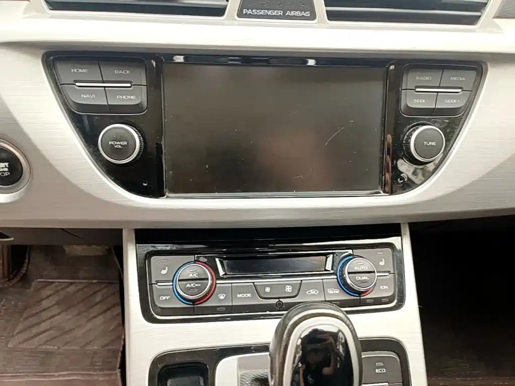 Geely Boyue — миниатюра 13