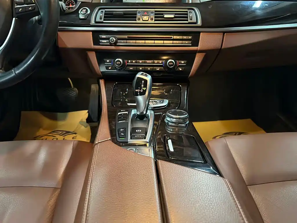 BMW 5 Series — миниатюра 12