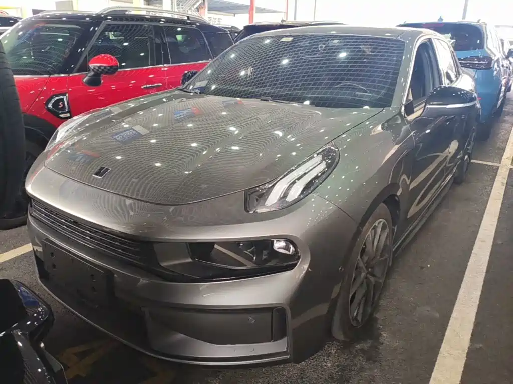 Lynk & Co 03