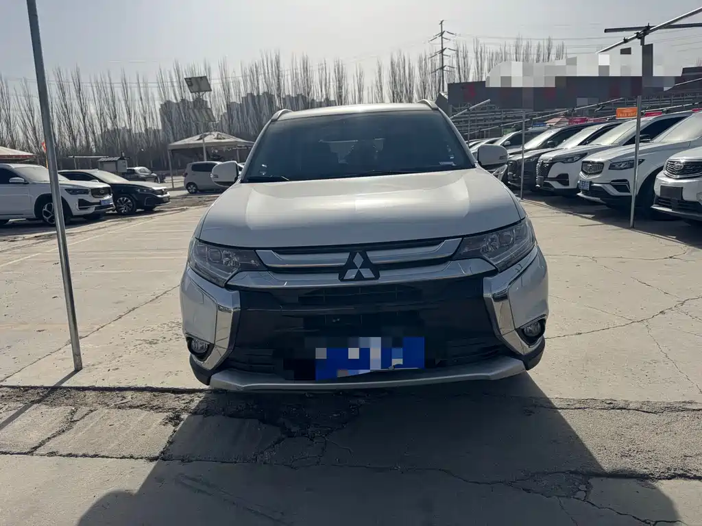 MITSUBISHI OUTLANDER