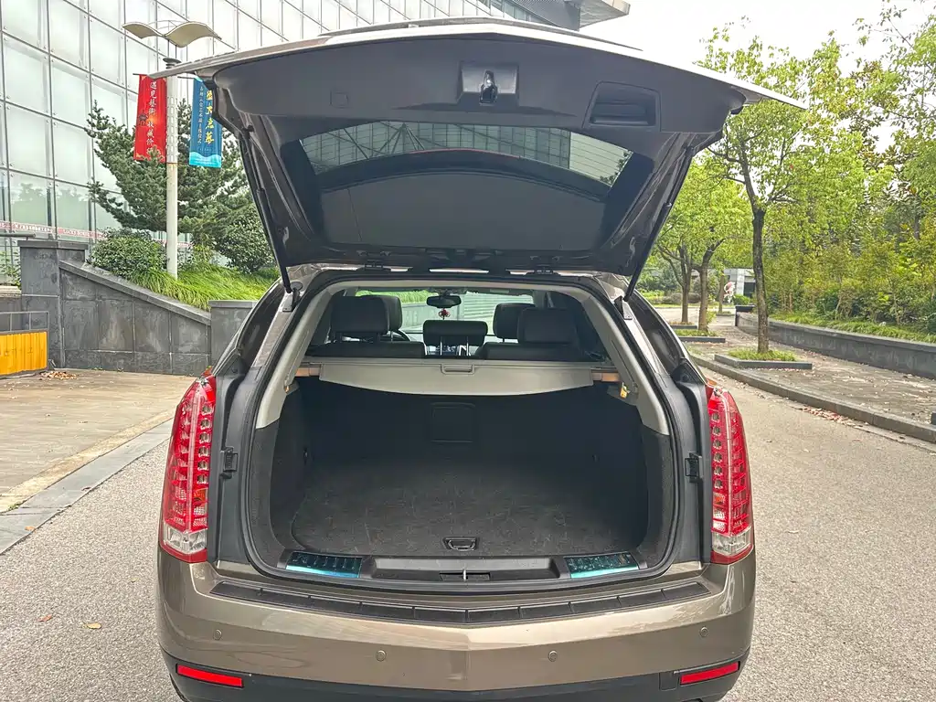 Cadillac SRX — миниатюра 11