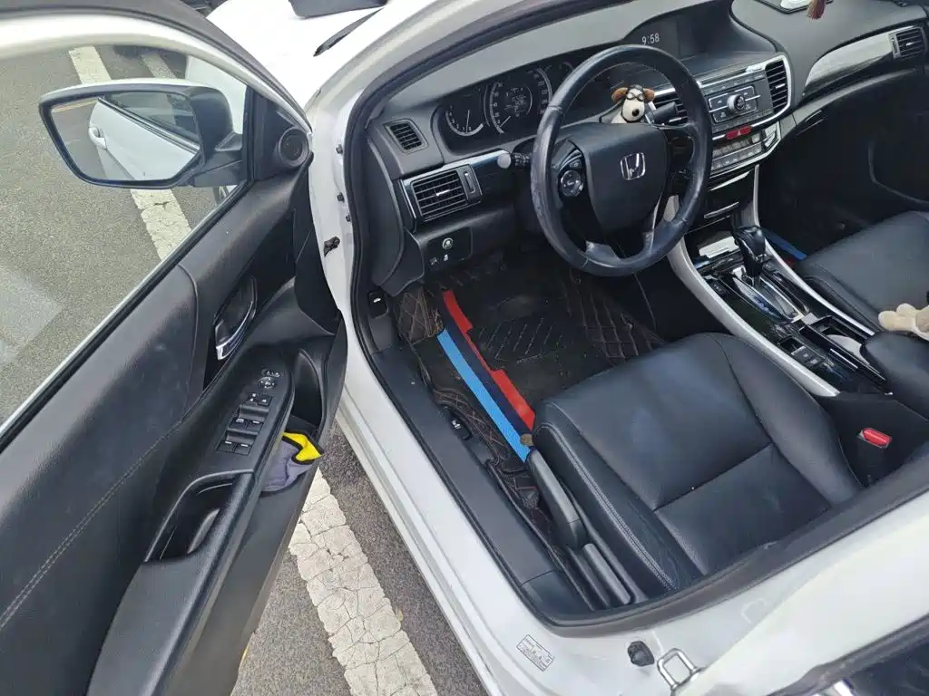 Honda Accord — миниатюра 17