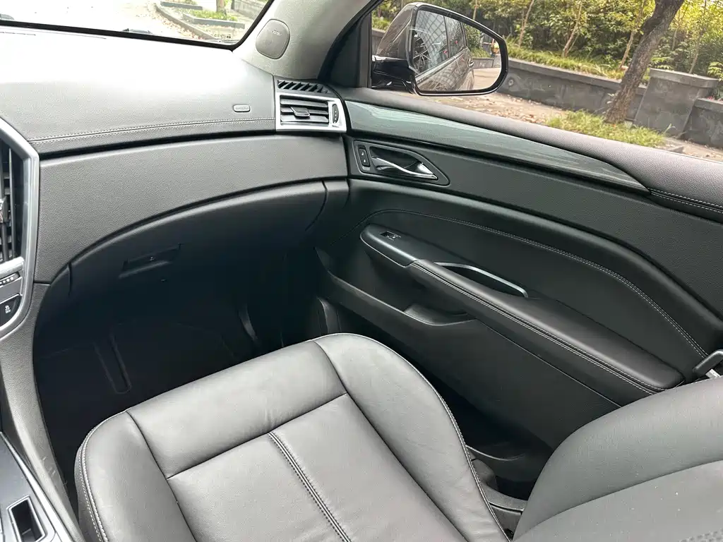 Cadillac SRX — миниатюра 40