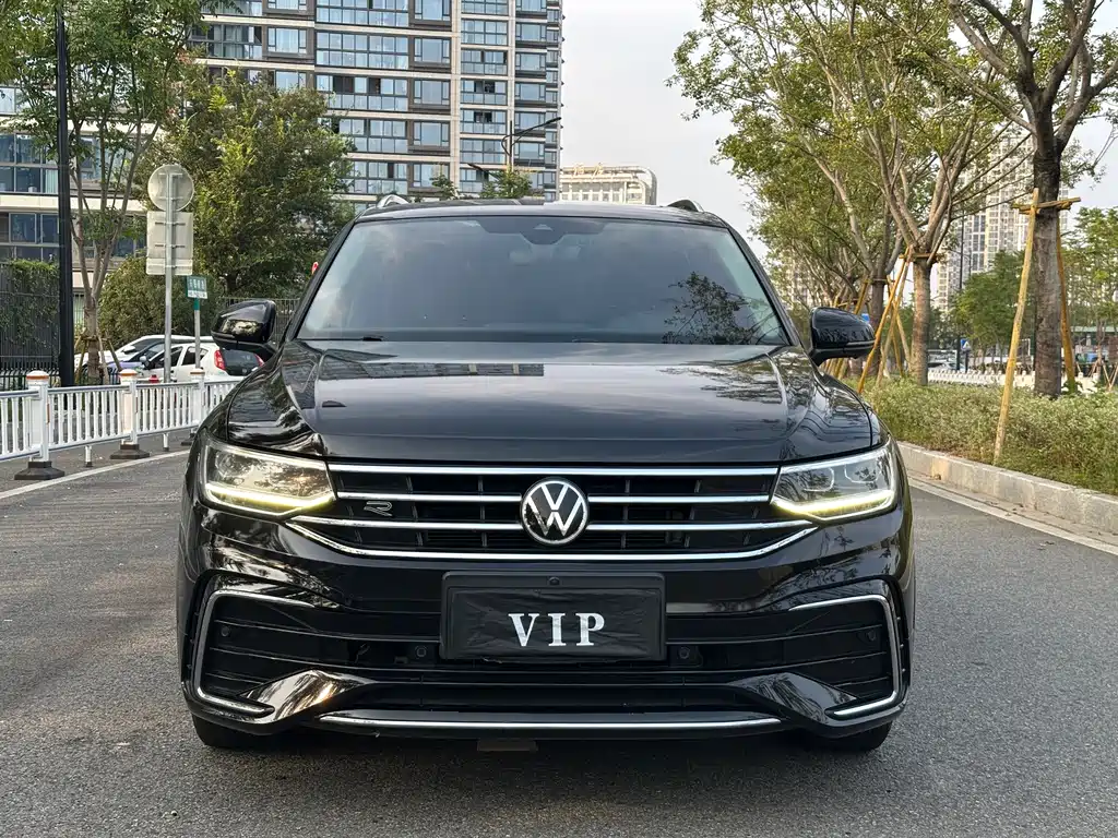 Volkswagen Tiguan L — миниатюра 2