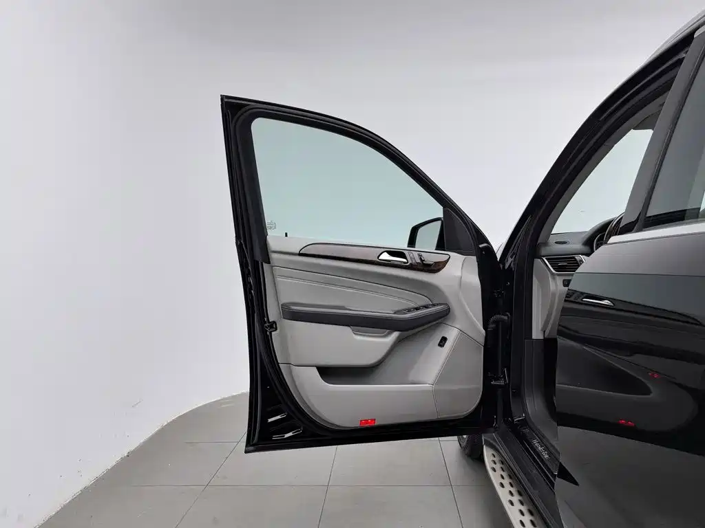 Mercedes-Benz M-Class — миниатюра 8