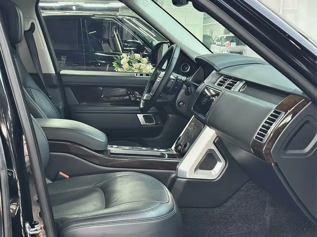 Land Rover Range Rover — миниатюра 6