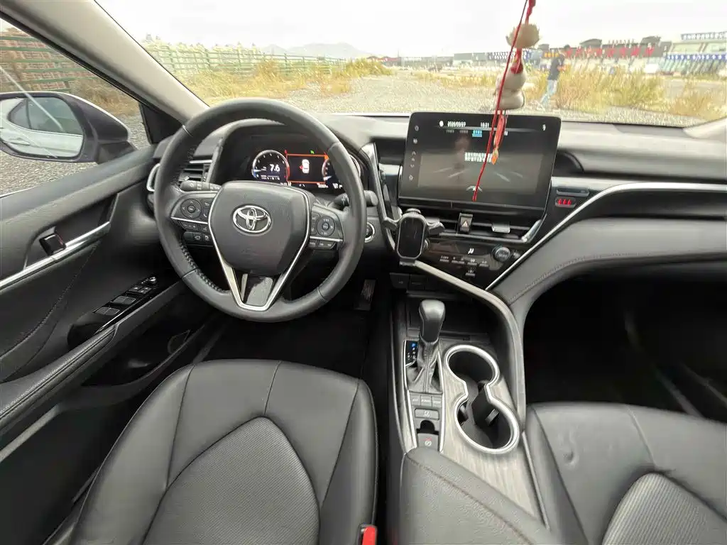 Toyota Camry — миниатюра 9